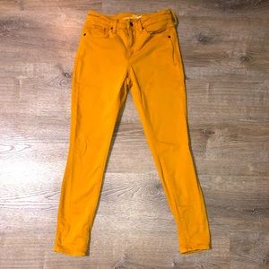Universal Thread. High rise skinny Jean. Mustard Yellow. Size 4/27R